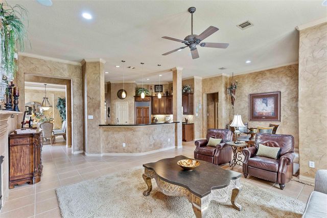 7 N Spring Brook Ct, Spring, TX 77382