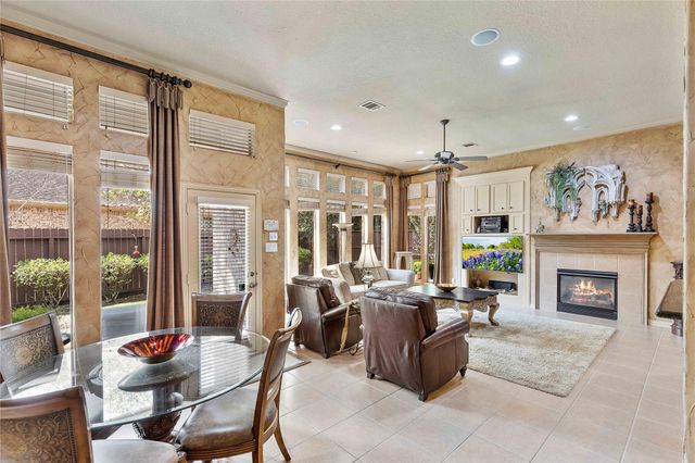 7 N Spring Brook Ct, Spring, TX 77382