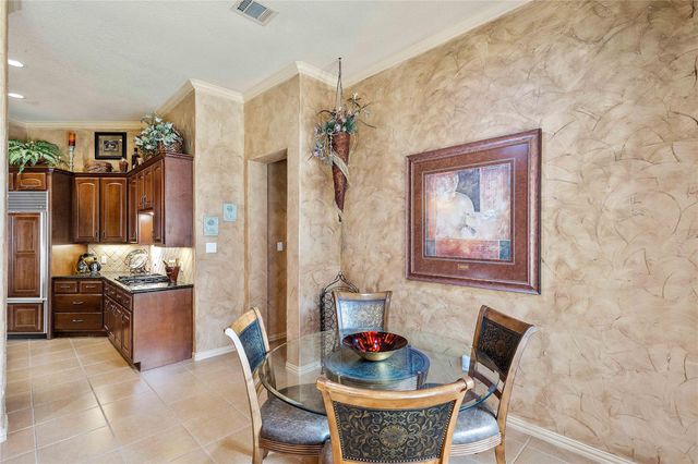 7 N Spring Brook Ct, Spring, TX 77382