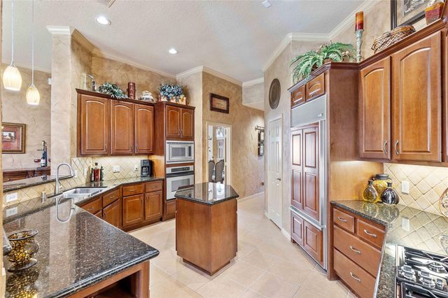 7 N Spring Brook Ct, Spring, TX 77382