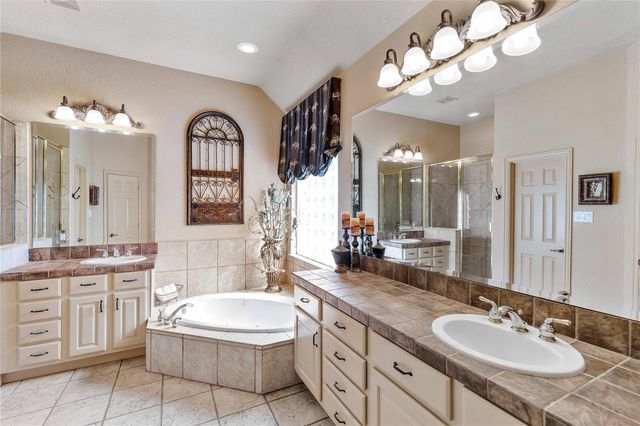 7 N Spring Brook Ct, Spring, TX 77382