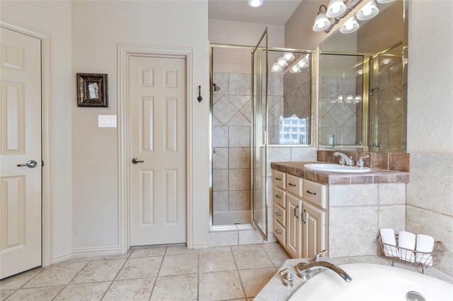 7 N Spring Brook Ct, Spring, TX 77382