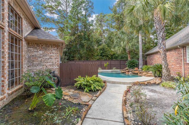 7 N Spring Brook Ct, Spring, TX 77382