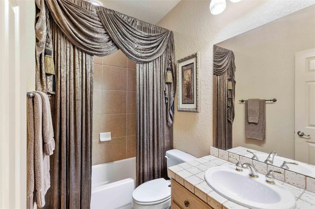 7 N Spring Brook Ct, Spring, TX 77382