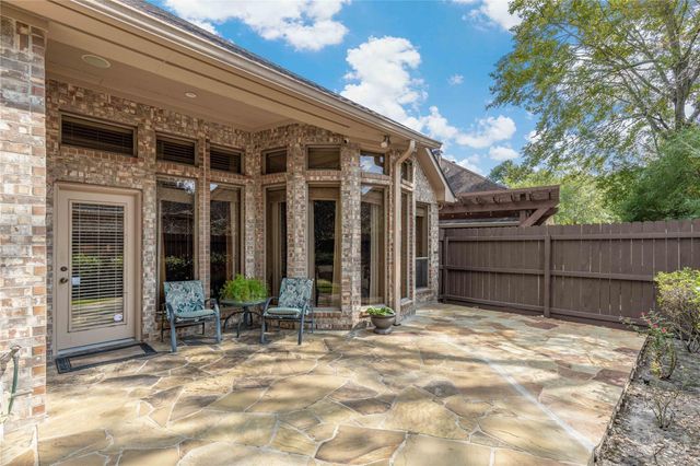 7 N Spring Brook Ct, Spring, TX 77382