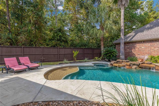 7 N Spring Brook Ct, Spring, TX 77382