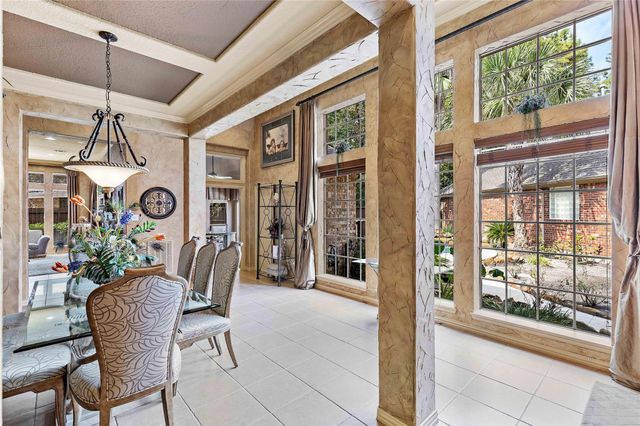 7 N Spring Brook Ct, Spring, TX 77382