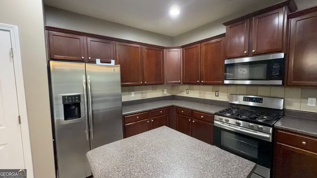 1040 Buckhorn Bnd, Locust Grove, GA 30248