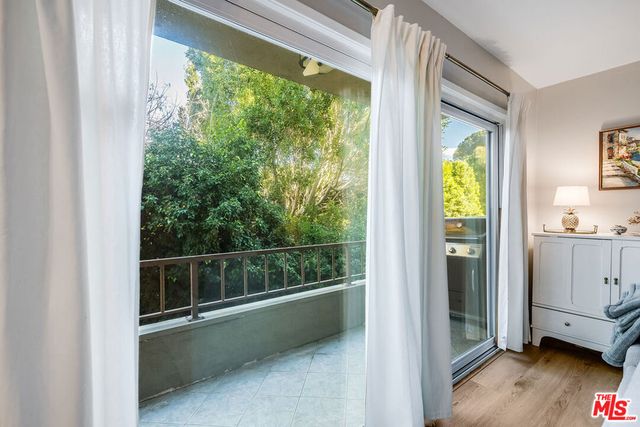 10707 Camarillo Street 108, Toluca Lake, CA 91602