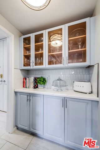 10707 Camarillo Street 108, Toluca Lake, CA 91602