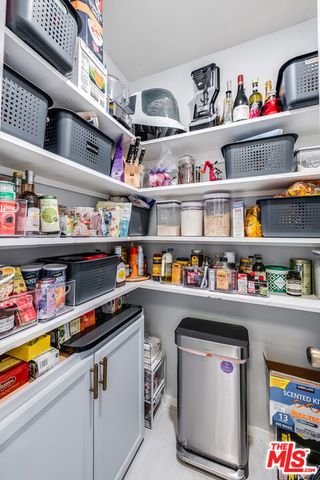 10707 Camarillo Street 108, Toluca Lake, CA 91602