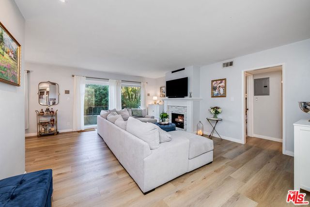 10707 Camarillo Street 108, Toluca Lake, CA 91602