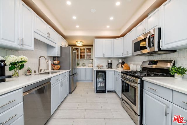 10707 Camarillo Street 108, Toluca Lake, CA 91602