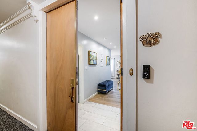 10707 Camarillo Street 108, Toluca Lake, CA 91602