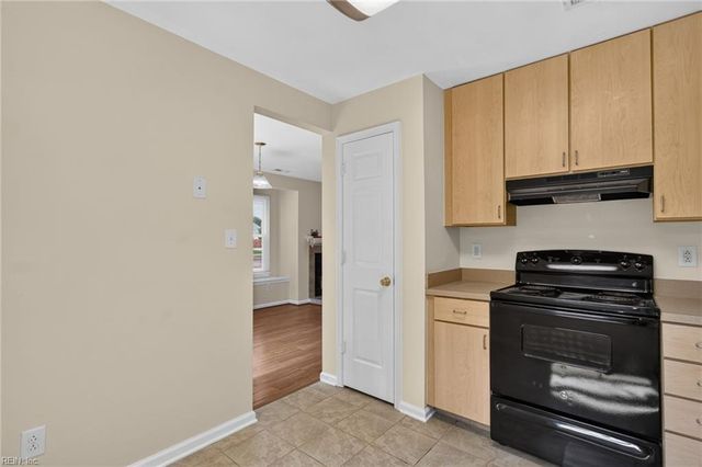 504 Mary Robert LN, Newport News, VA 23608