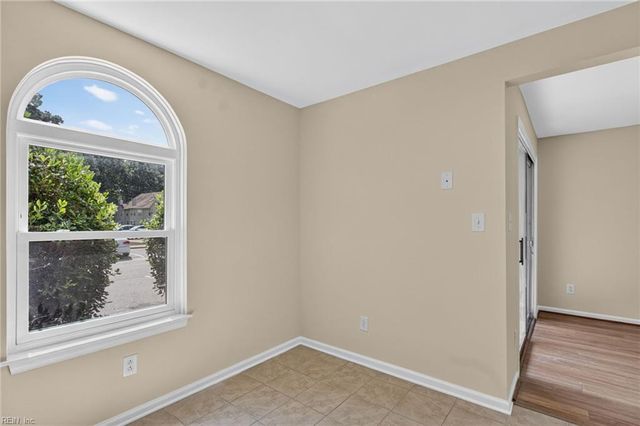 504 Mary Robert LN, Newport News, VA 23608