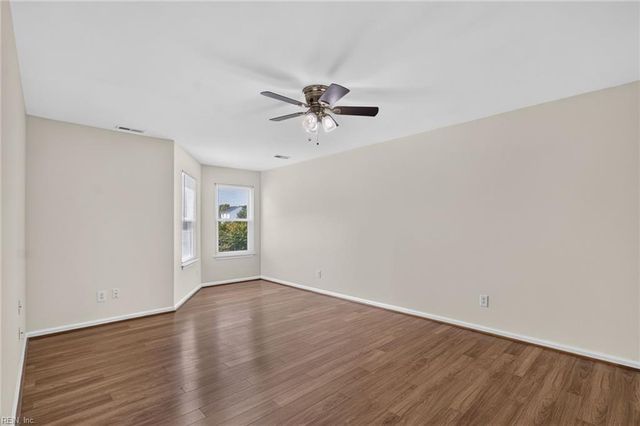 504 Mary Robert LN, Newport News, VA 23608