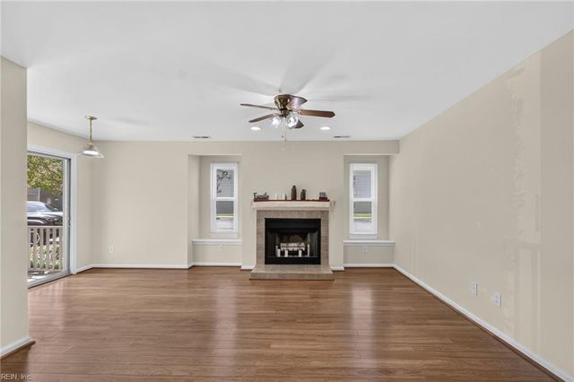 504 Mary Robert LN, Newport News, VA 23608