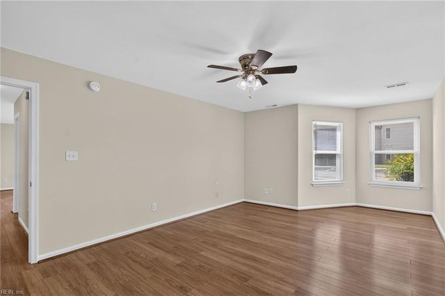 504 Mary Robert LN, Newport News, VA 23608
