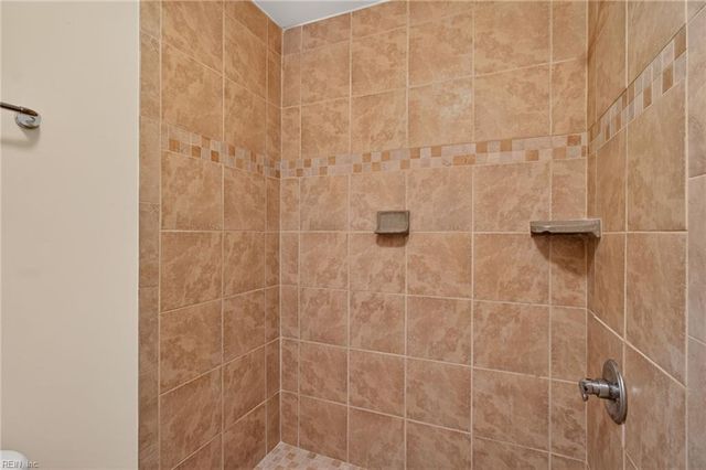 504 Mary Robert LN, Newport News, VA 23608