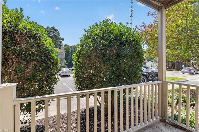 504 Mary Robert LN, Newport News, VA 23608