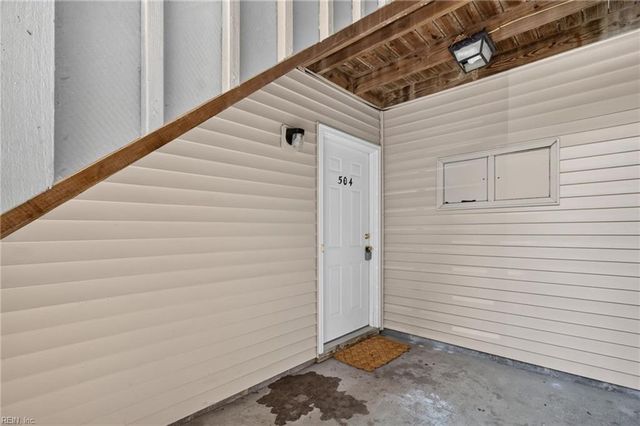 504 Mary Robert LN, Newport News, VA 23608