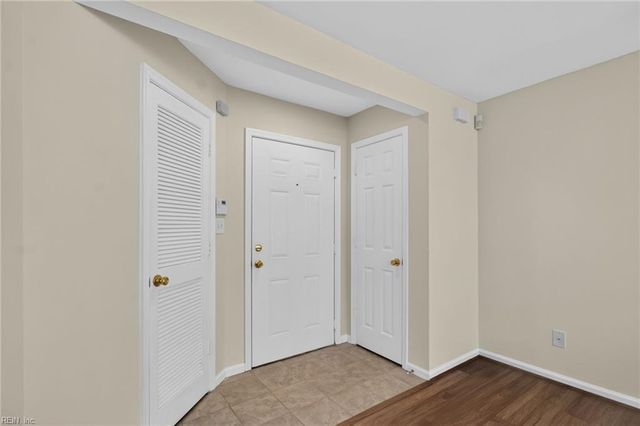 504 Mary Robert LN, Newport News, VA 23608