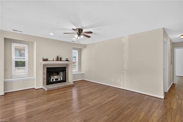 504 Mary Robert LN, Newport News, VA 23608