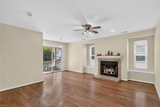 504 Mary Robert LN, Newport News, VA 23608