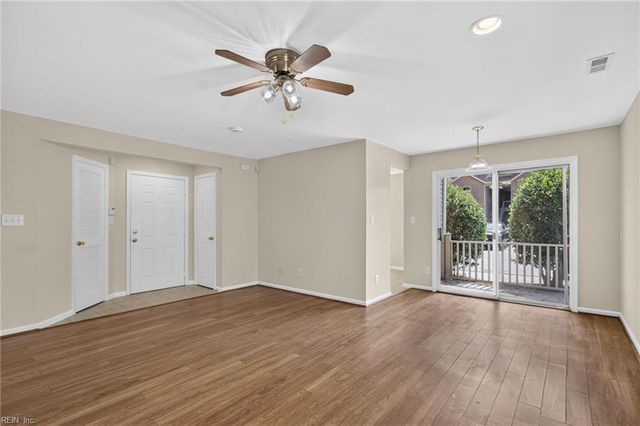 504 Mary Robert LN, Newport News, VA 23608