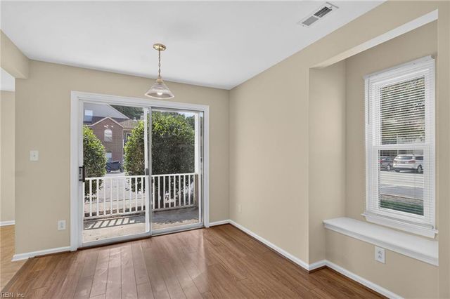 504 Mary Robert LN, Newport News, VA 23608