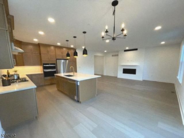 26 Blackmoor Ln, Randolph Twp., NJ 07869