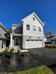 26 Blackmoor Ln, Randolph Twp., NJ 07869