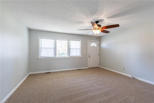 18 Fort Worth ST, Hampton, VA 23669