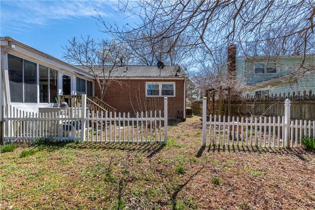 18 Fort Worth ST, Hampton, VA 23669