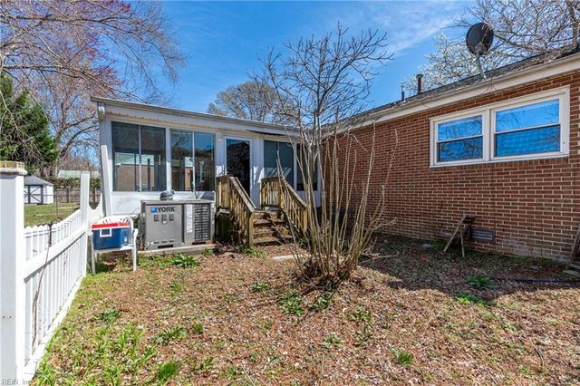 18 Fort Worth ST, Hampton, VA 23669