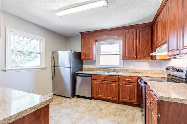 18 Fort Worth ST, Hampton, VA 23669