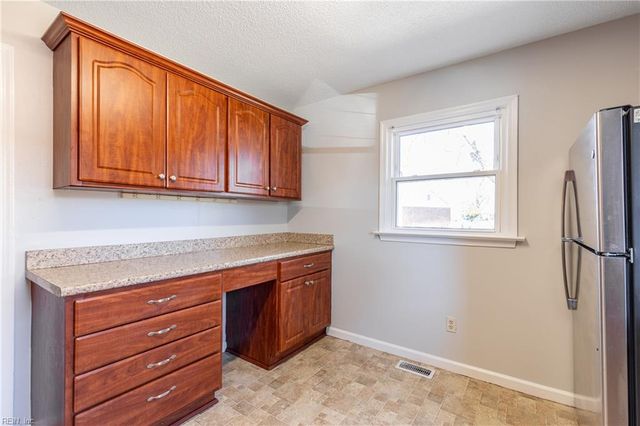 18 Fort Worth ST, Hampton, VA 23669