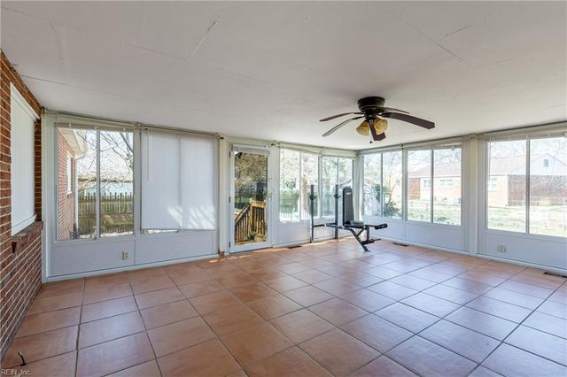 18 Fort Worth ST, Hampton, VA 23669