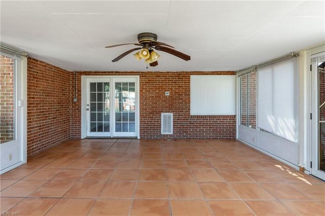 18 Fort Worth ST, Hampton, VA 23669