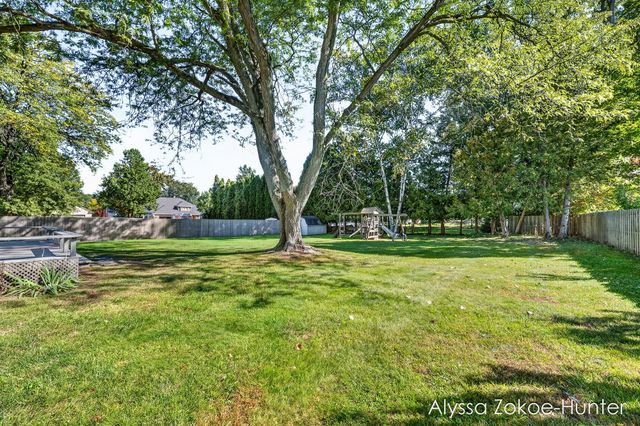 1938 Moerland Court NW, Grand Rapids, MI 49504