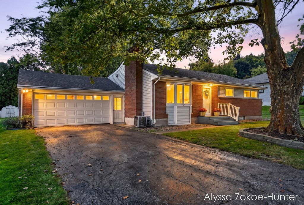 1938 Moerland Court NW, Grand Rapids, MI 49504