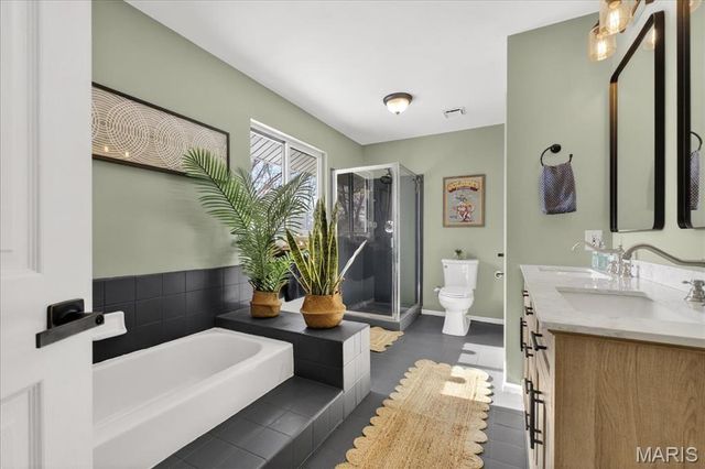 7028 Chalkstone Road, Oakville, MO 63129