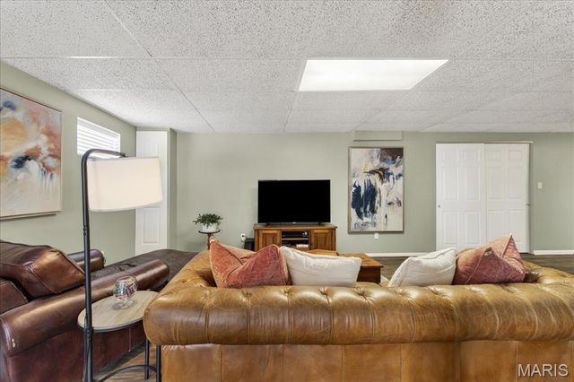 7028 Chalkstone Road, Oakville, MO 63129