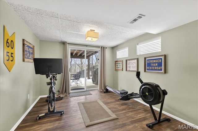 7028 Chalkstone Road, Oakville, MO 63129