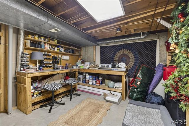 7028 Chalkstone Road, Oakville, MO 63129