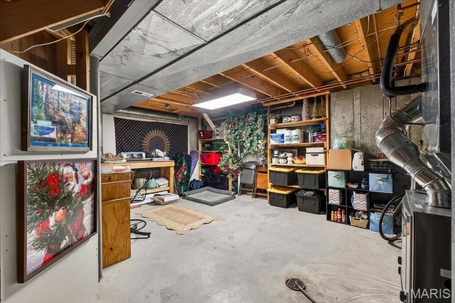 7028 Chalkstone Road, Oakville, MO 63129