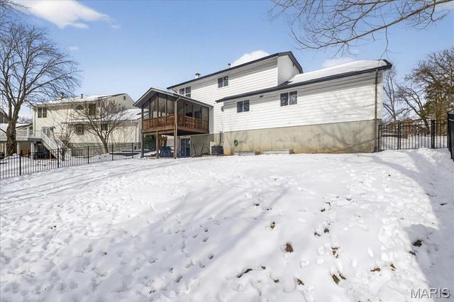 7028 Chalkstone Road, Oakville, MO 63129