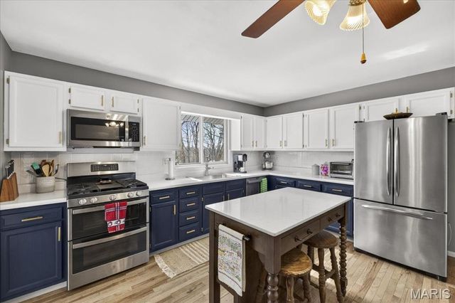 7028 Chalkstone Road, Oakville, MO 63129