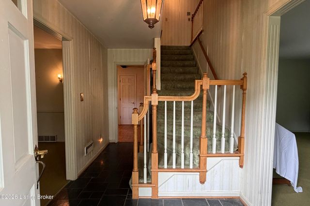 3811 Ashridge Dr, Louisville, KY 40241